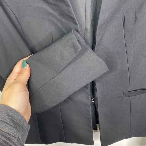 Versona Solid Black Clasp Close Career Sport Blazer Women's Size 4 - Picture 6 of 8